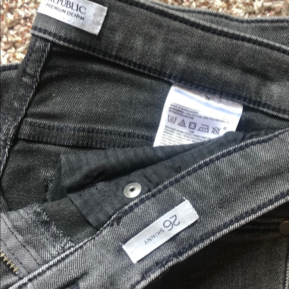 Banana Republic gray distressed denim, skinny fit - Picture 4 of 4